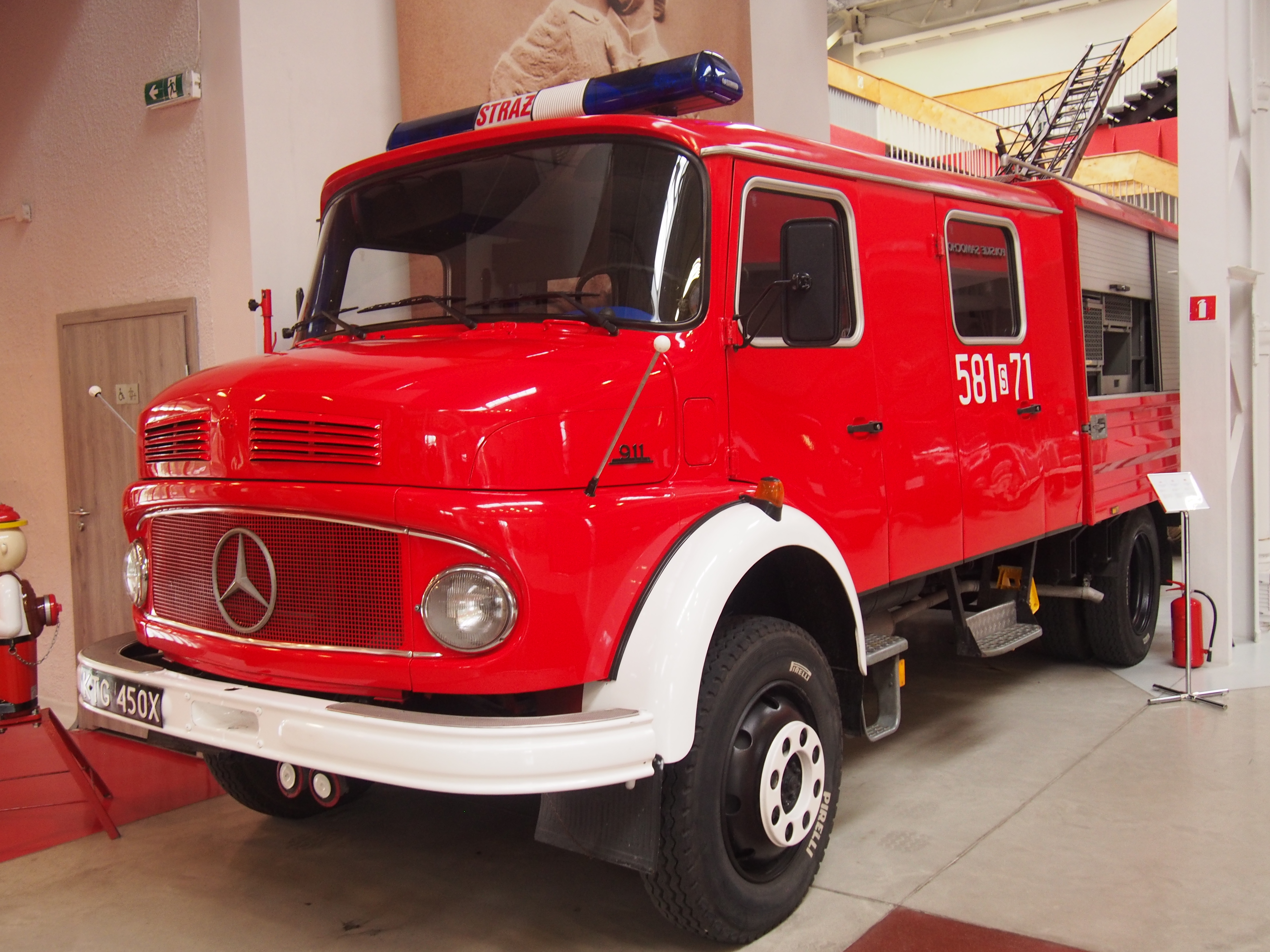 Wóz strażacki marki Mercedes