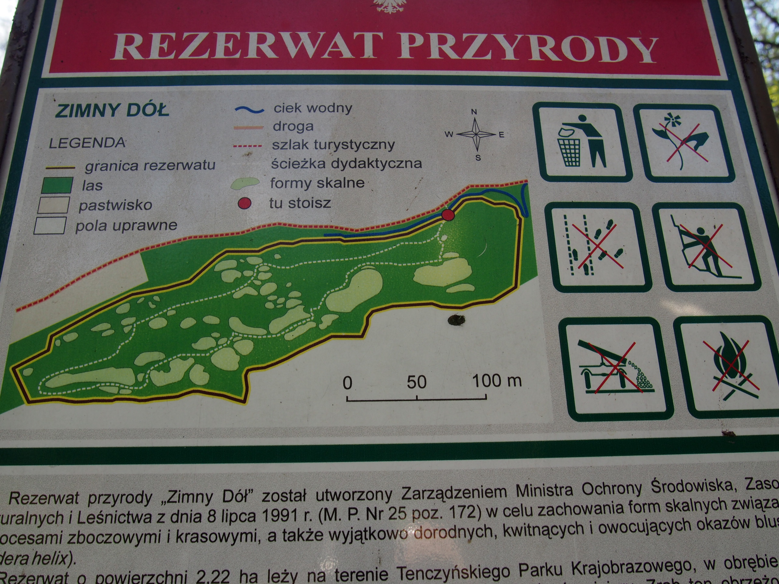 Tablica informacyjna z planem rezerwatu